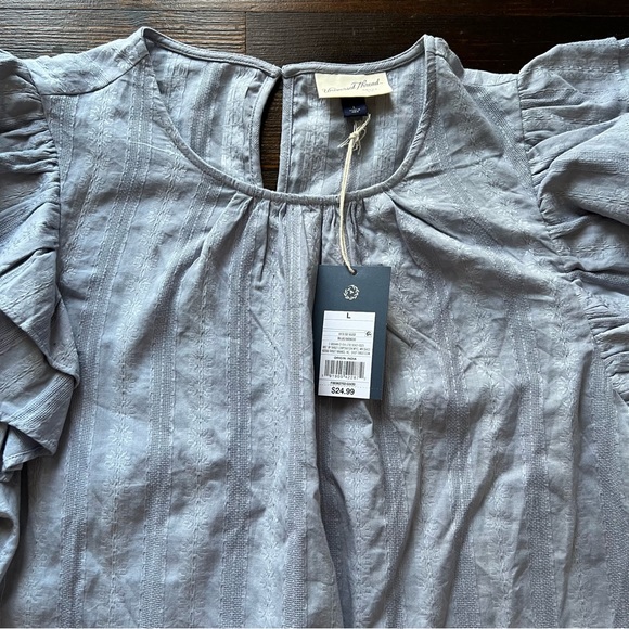 NWT Universal Thread Women’s Top! - Picture 3 of 8